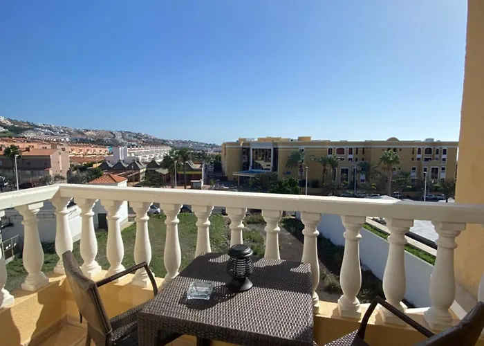 Apartamento En Benimar Piscina Y Garaje
