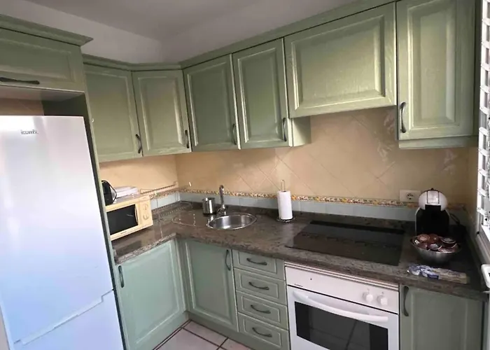 Apartamento En Benimar Piscina Y Garaje