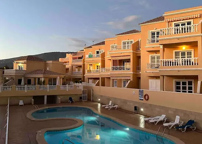 Apartamento En Benimar Piscina Y Garaje